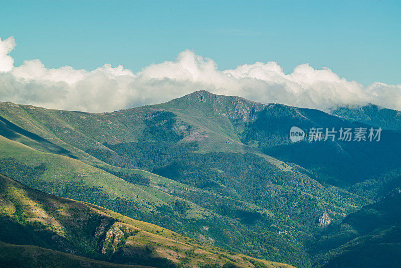 Babin zub - Stara planina，塞尔维亚。Babin zub是塞尔维亚东南部Stara Planina山脉的一座山峰。